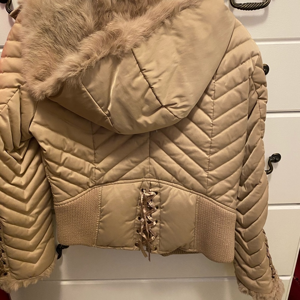 Gorgeous Bebe Tan faux fur quilted coat with hood Size M - Picture 4 of 9